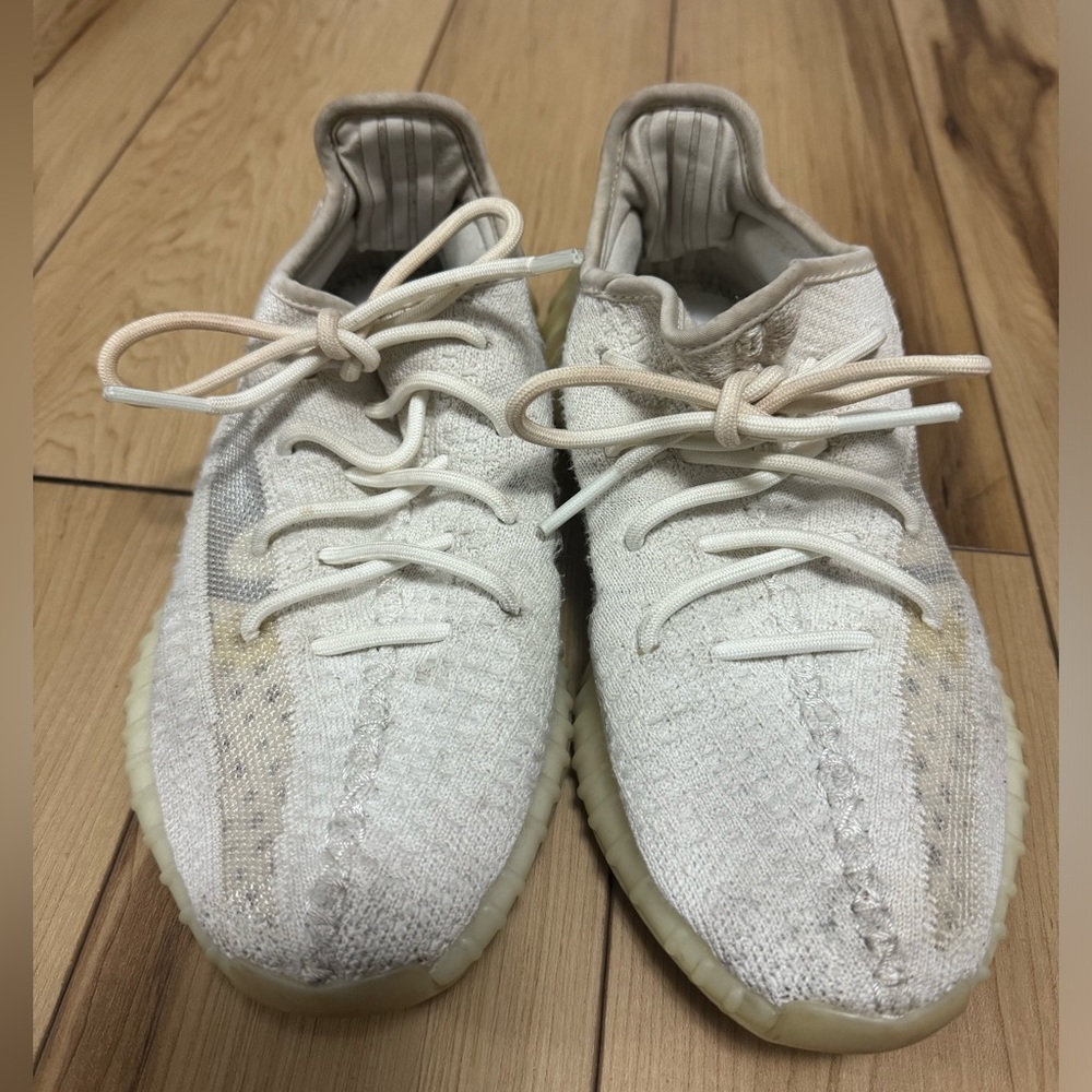 Cream Yeezy Boost 350 sneakers